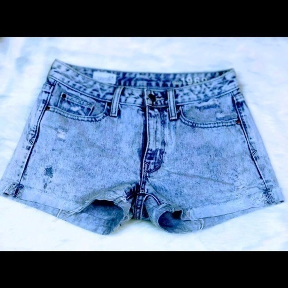 GAP slim cut off acid wash Shorts size 24
